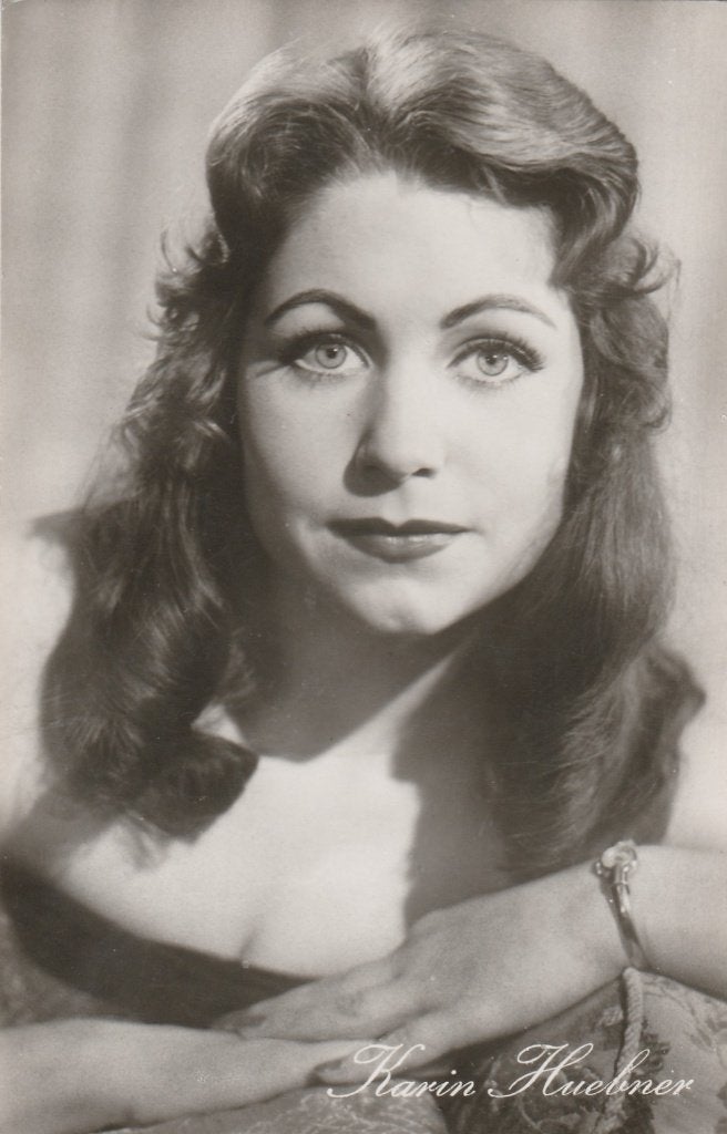 Ansichtkaart, Artiest,  Karin Huebner  (701), Verzamelen, Ophalen of Verzenden, 1940 tot 1960, Sterren en Beroemdheden