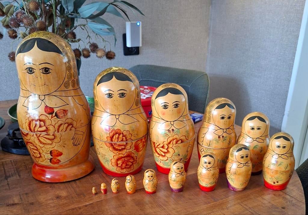 een set Matroesjka's, ook wel bekend als Russische nestpoppe, Ophalen of Verzenden, Steen, Aardewerk of Keramiek