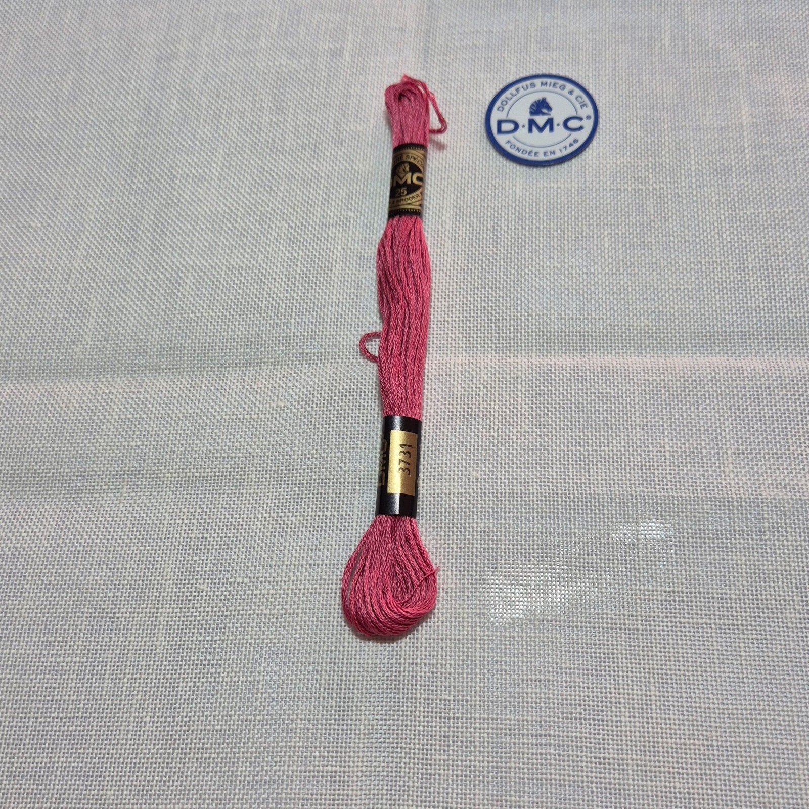 DMC mouline, roze 3731, Ophalen of Verzenden, 68314 ILLZACH Cedex FRANCE, Borduurgaren of Zijde, DMC