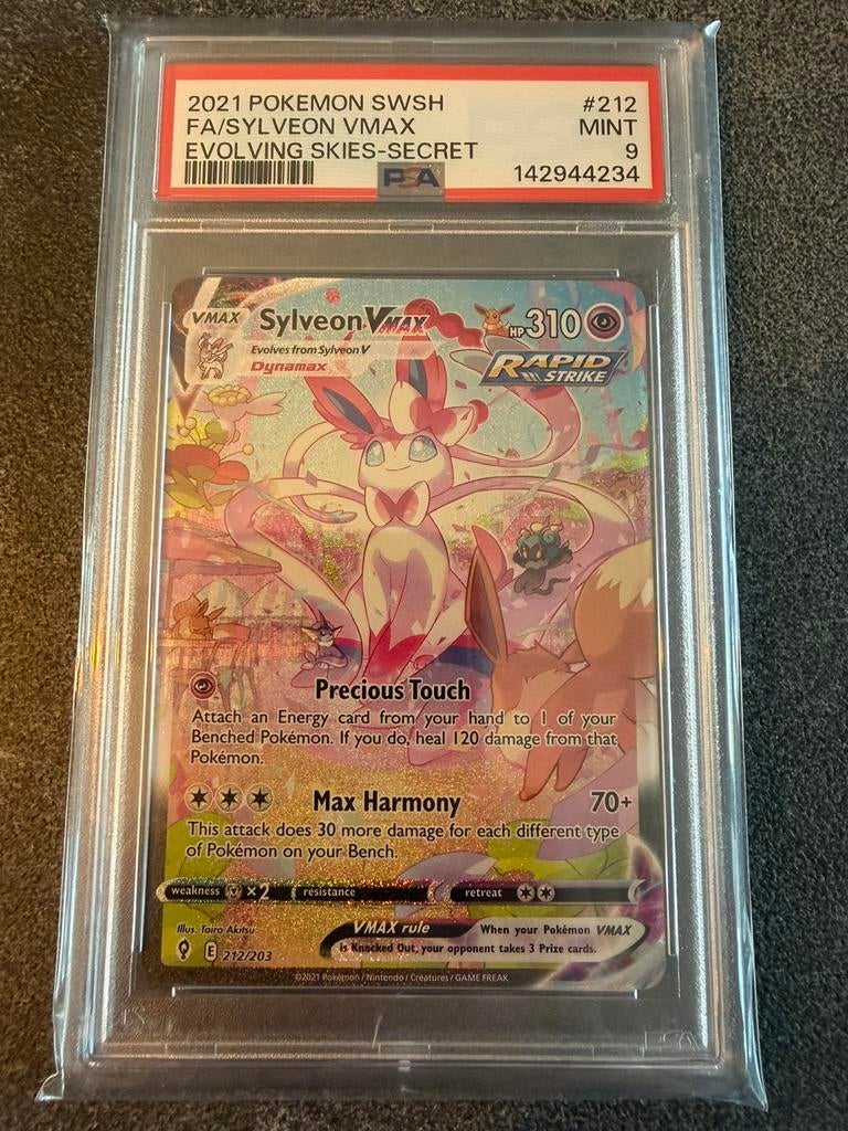 Sylveon Vmax 212/203 Pokémon Evolving Skies Graded PSA 9, Ophalen of Verzenden, Zo goed als nieuw