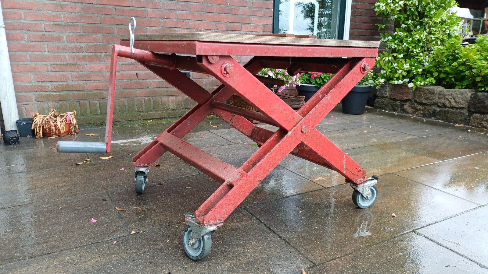 Verrijdbaar tafeltje.  Hoogte verstelbaar, Doe-het-zelf en Verbouw, Werkbanken, Ophalen