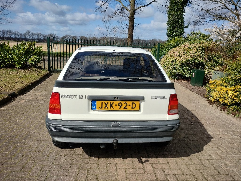 Opel 1985 1.8GT oldtimer apk tot 03-2028 boekjes aanwezig, foto 8