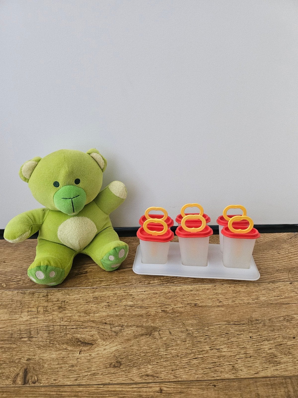 Tupperware ijsjes maker doorzichtig rood geel €7,50, Gebruikt, Geel, Overige typen, Ophalen of Verzenden