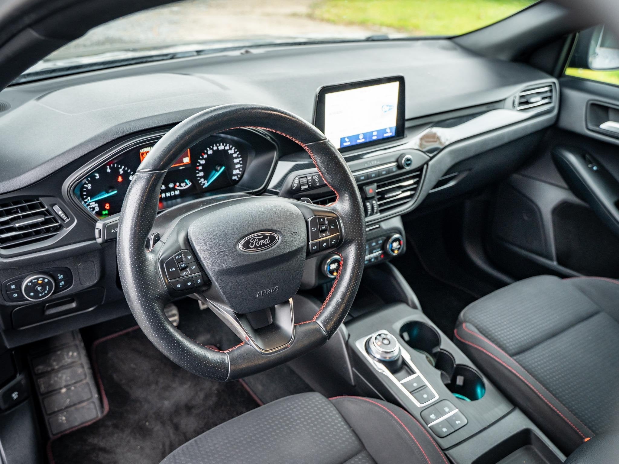 Ford Focus Wagon 1.0 EcoBoost ST Line | Camera | Climate | P, Auto's, Gebruikt, Euro 6, 715 kg, Automatische klimaatregeling