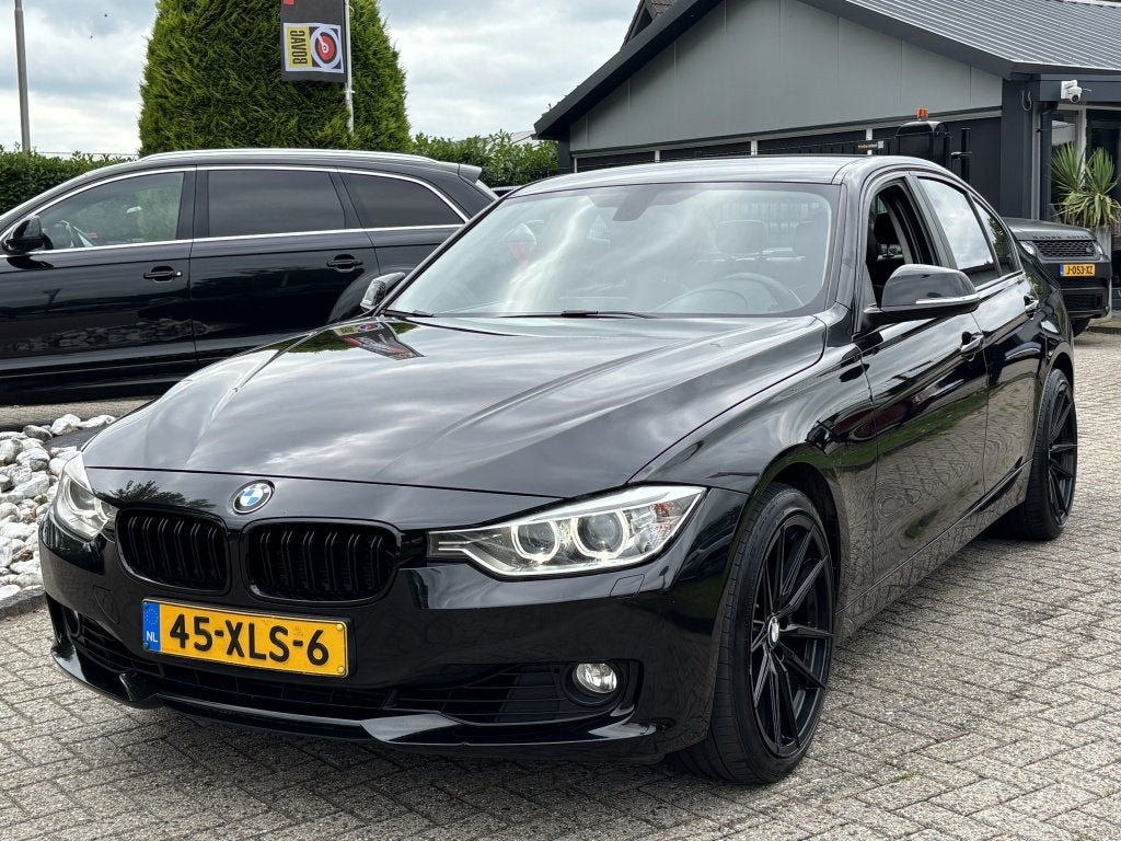BMW 3-serie 320i High Executive Automaat 2012 Zwart Xenon, Auto's, Automaat, Euro 5, Gebruikt, 4 cilinders