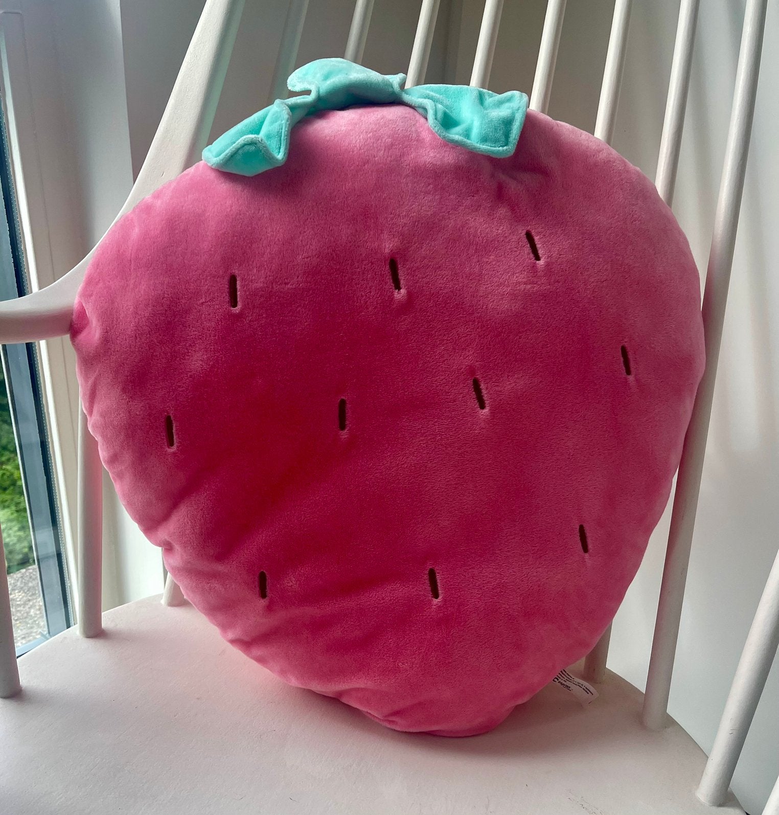 Sierkussen aardbei hoogte 50 cm, breed 47 cm, Kinderen en Baby's, Overige merken, Kleed of Kussen, Ophalen of Verzenden, Zo goed als nieuw