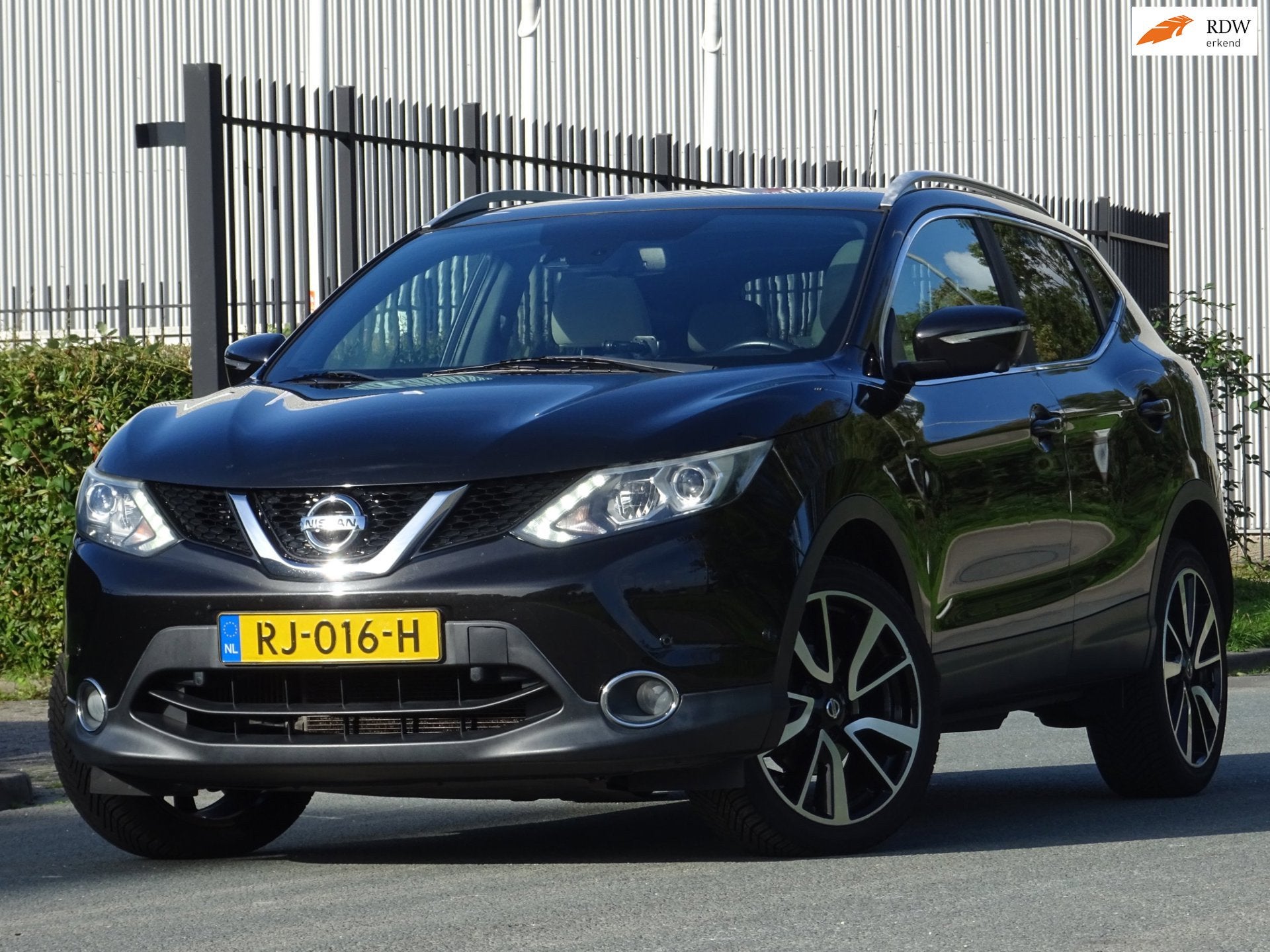 Nissan Qashqai 1.2 Connect Edition PANORAMA I FULL OPTIONS, Auto's, Voorwielaandrijving, Gebruikt, 360° camera, 4 cilinders
