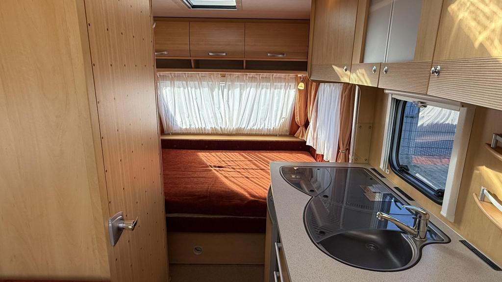 Dethleffs Camper 440 DB bouwjaar 2008 met voortent en luifel, Caravans en Kamperen, Caravans, Schokbreker, Bedrijf, Treinzit, 750 - 1000 kg