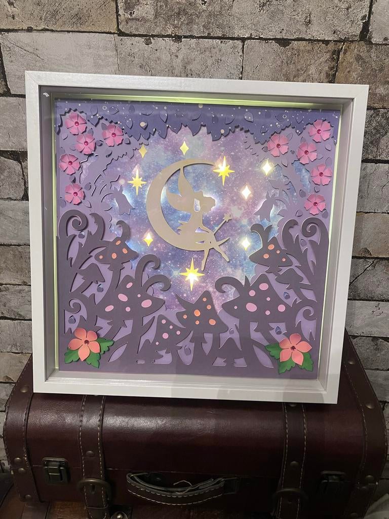 Handgemaakte shadow box  moon elf met verlichting, Huis en Inrichting, Woonaccessoires | Lijsten, Ophalen of Verzenden, Gebruikt