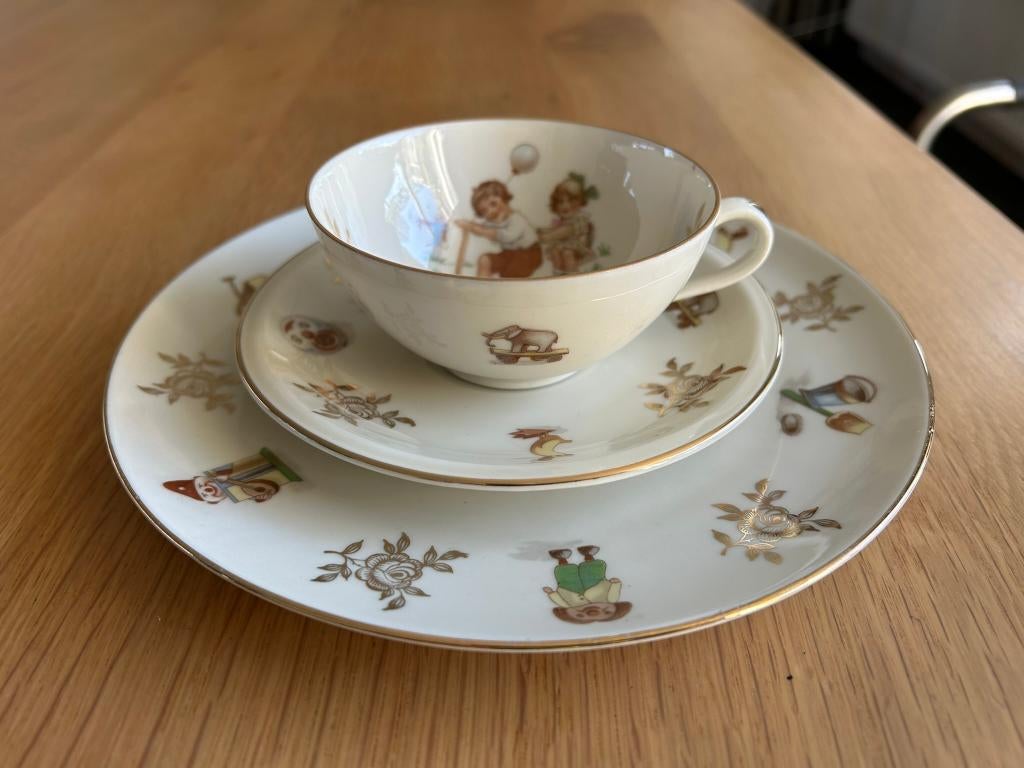Leuk vintage kinderservies, Huis en Inrichting, Ophalen, Zo goed als nieuw, Overige stijlen, Kop(pen) en/of Schotel(s)