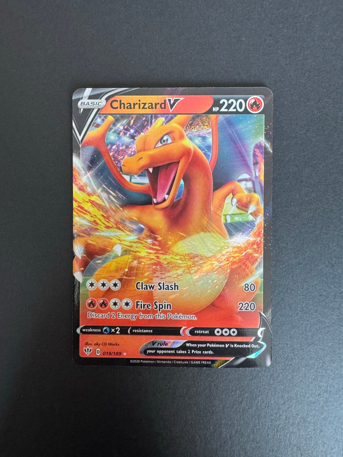 Charizard V (019/189) - Darkness Ablaze, Ophalen, Zo goed als nieuw, Losse kaart