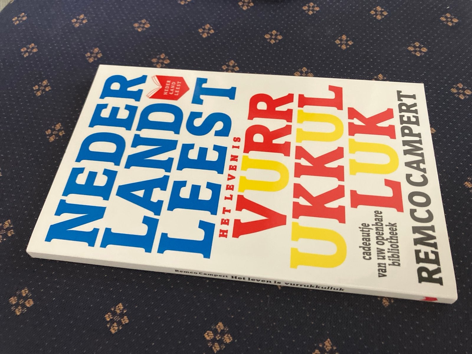 Remco Campert - Het leven is vurrukkulluk (Nederland Leest), Ophalen of Verzenden, Nieuw, Nederland