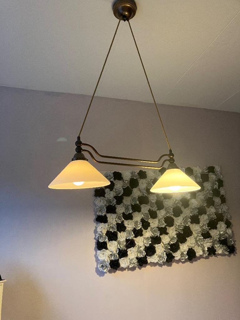 Hanglamp met koper en melkglazen kelken, Huis en Inrichting, Lampen | Hanglampen, Gebruikt, Ophalen of Verzenden, Glas, Tijdloos