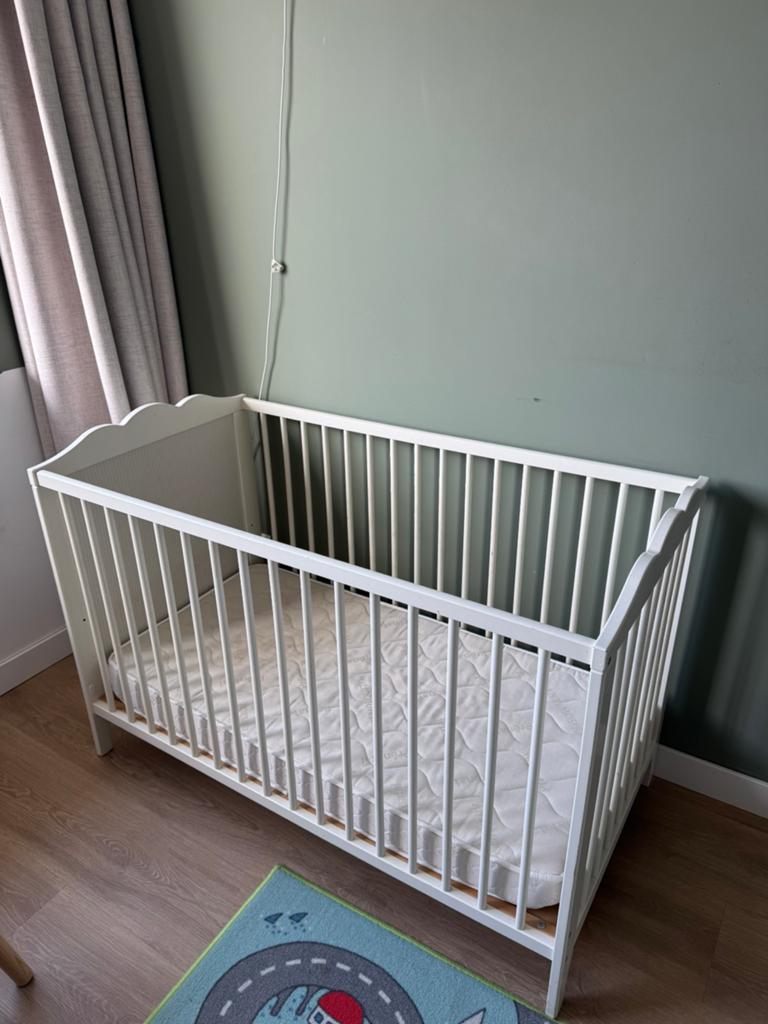 Ledikantje met matras, Kinderen en Baby's, Babywiegjes en Ledikanten, Ophalen, Gebruikt, Ledikant