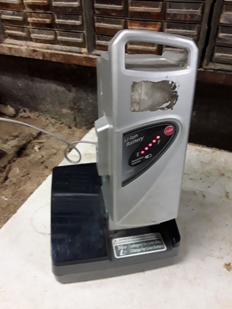 Flyer Batterij 36v + oplader, Ophalen, Gebruikt