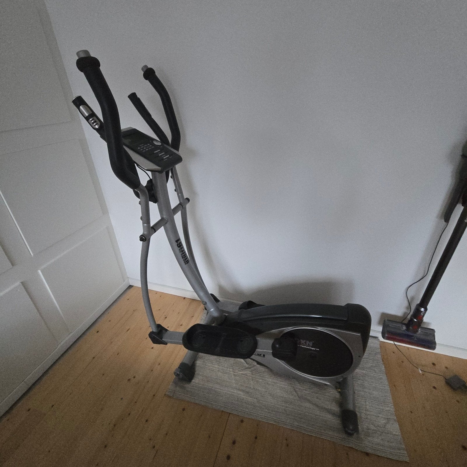 DKN Utility 61 Crosstrainer - Zo goed als nieuw, Sport en Fitness, Ophalen, Benen, Zo goed als nieuw, Crosstrainer