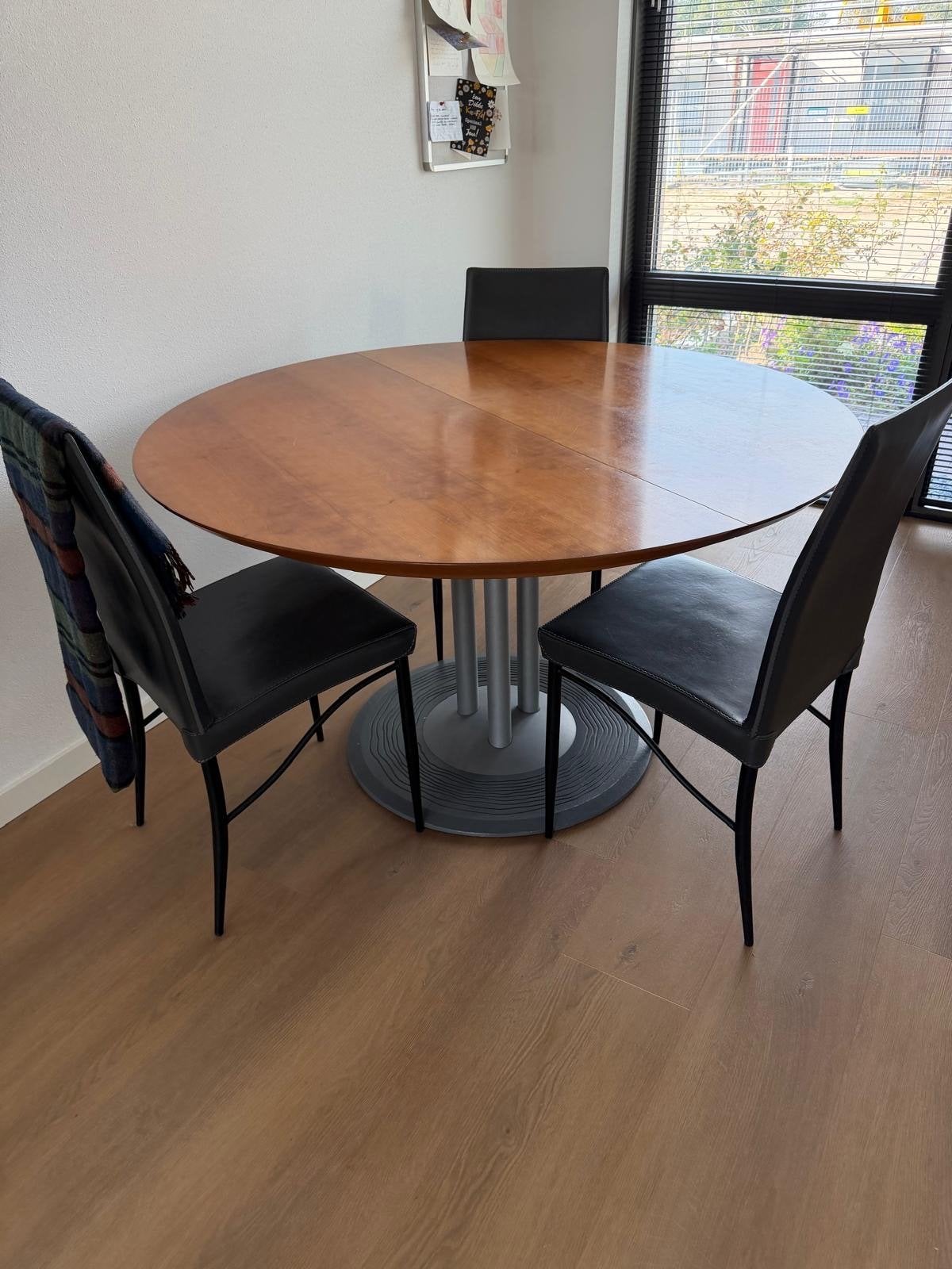 Leolux Trias eettafel (130cm) - uitschuifbaar, Ophalen, Gebruikt, 150 tot 200 cm, Ovaal