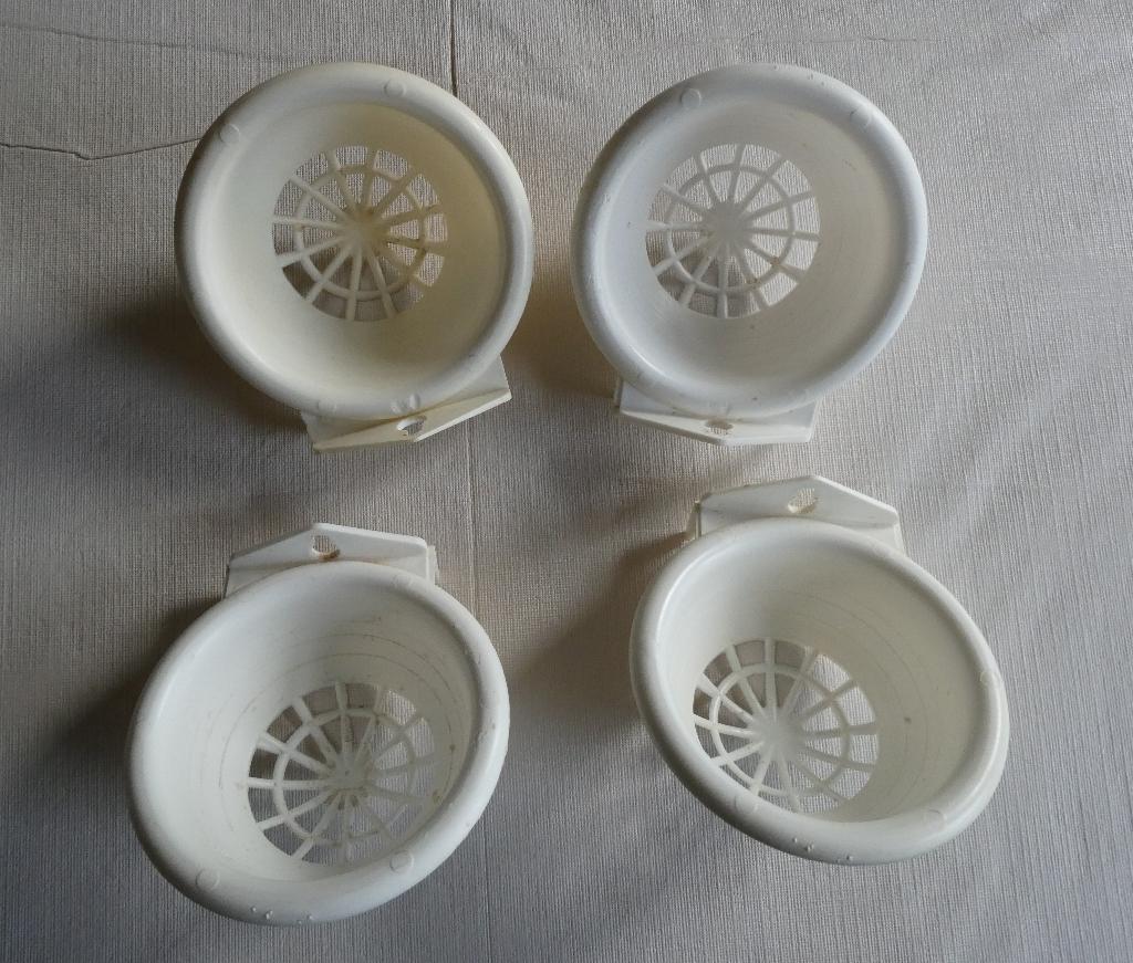 4 plastic nestjes voor in broedkooi, Ophalen, Gebruikt, Kunststof, Broedkooi of Kweekkooi