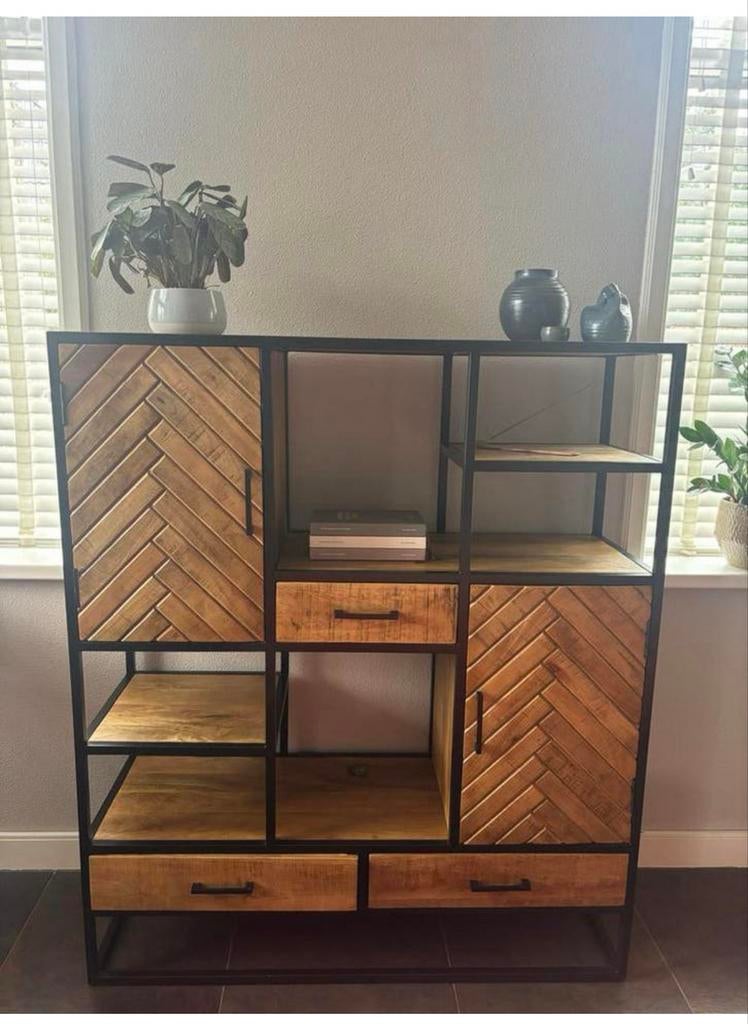 Industriële kast met mango hout en metalen frame, Ophalen, Zo goed als nieuw