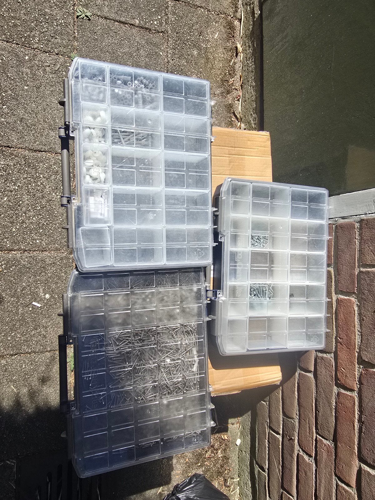 Grote partij schroeven, pluggen en bouten in sorteerdozen, Ophalen of Verzenden, Gebruikt, Minder dan 50 mm, Bouten of Moeren