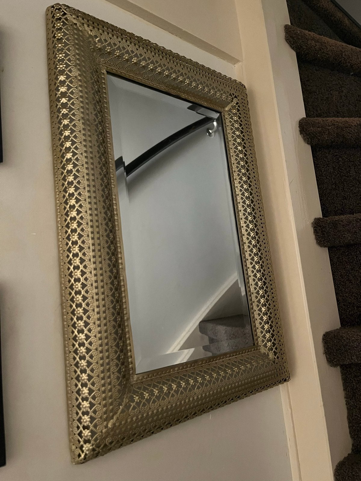 Gouden spiegel met sierlijke lijst, Ophalen, 100 tot 150 cm, Zo goed als nieuw, Rechthoekig