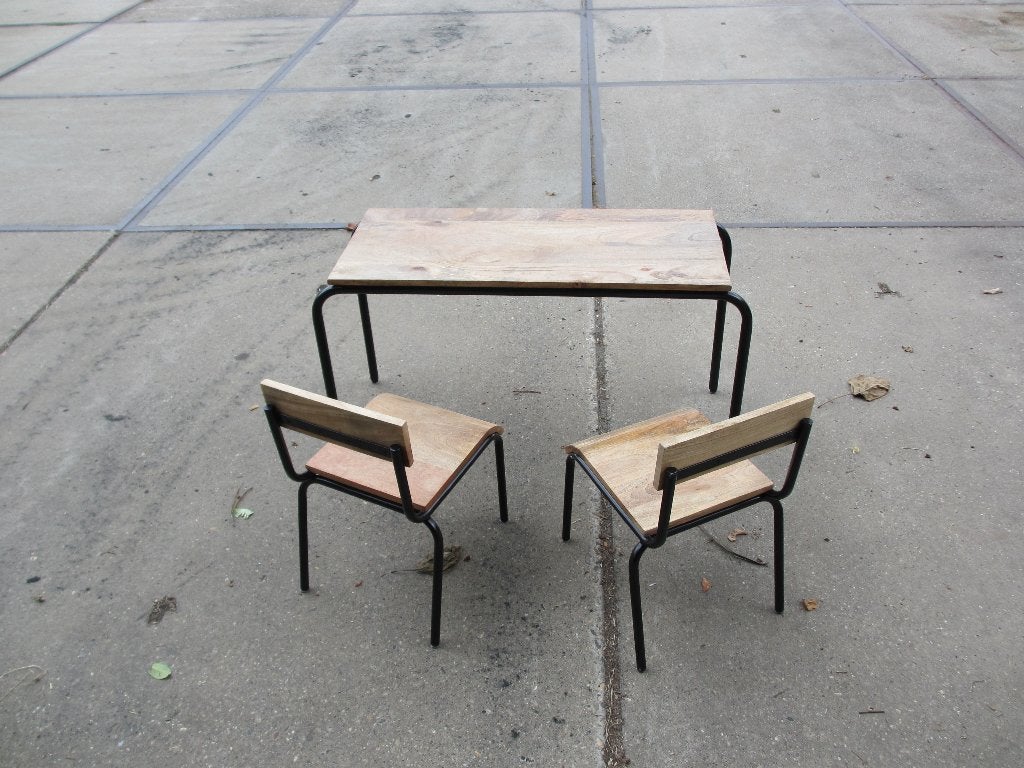 kindertafel met 2 stoelen kan zeker nog een ronde mee, Ophalen, Gebruikt, Tafel(s) en Stoel(en)