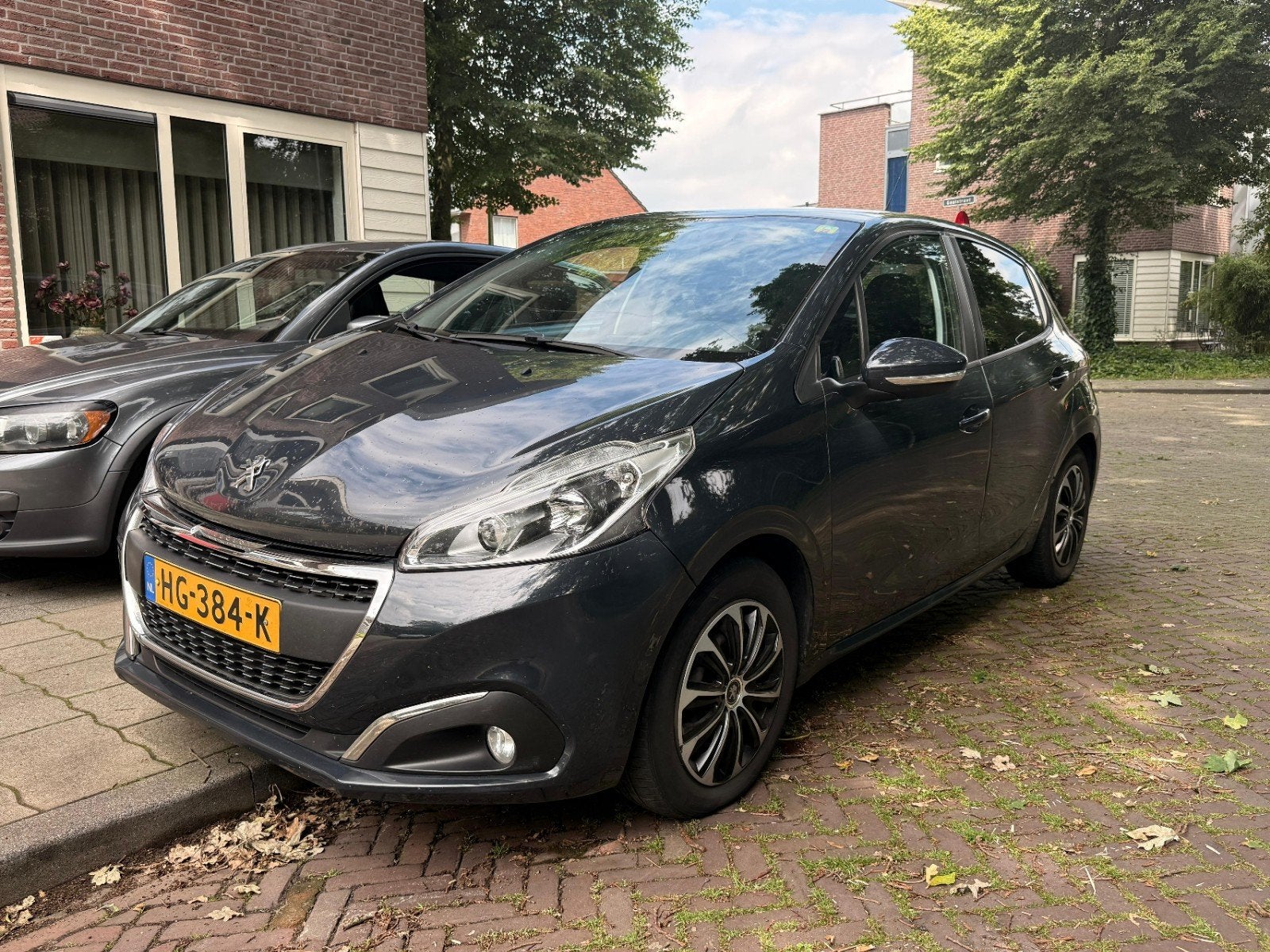 Peugeot 208 1.6 Bluehdi 55KW 5 DRS 2015 EXPORT, Auto's, Peugeot, Voorwielaandrijving, 590 kg, 74 pk, Zwart