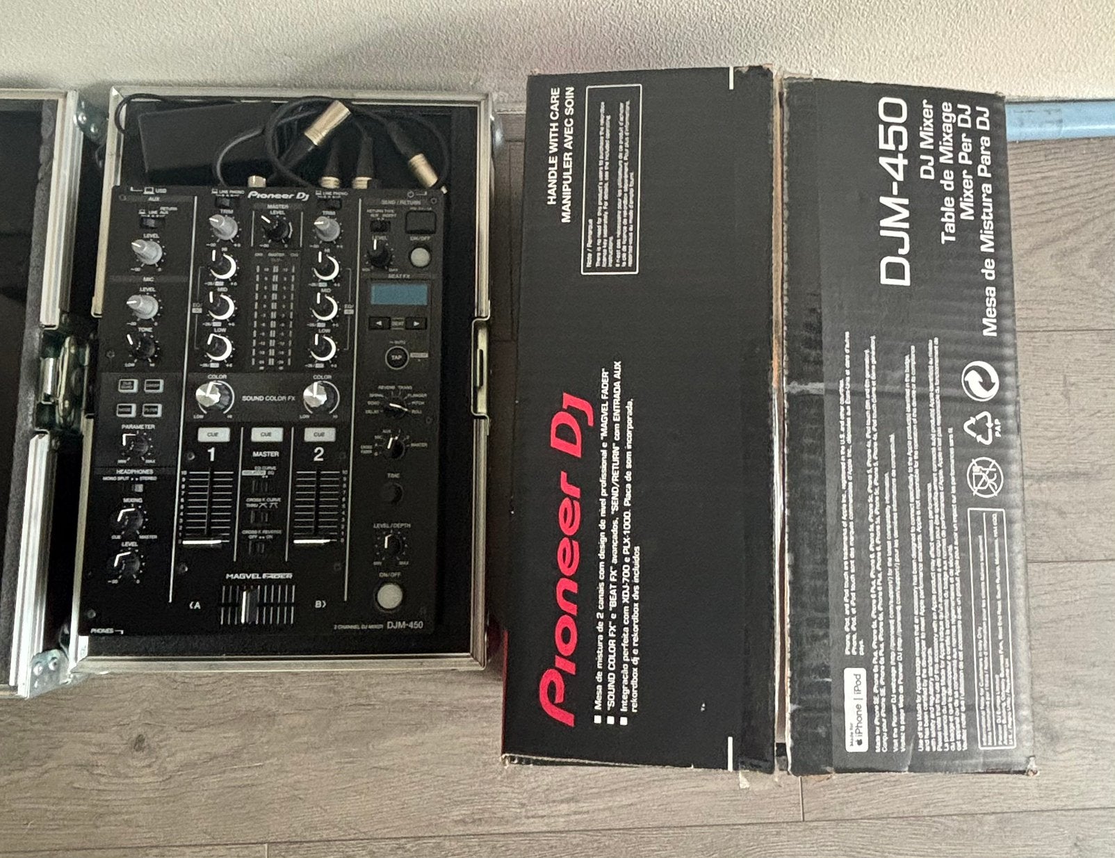 Pioneer DJ DJM-450 DJ mixer met Thon flightcase NIEUWSTAAT, Muziek en Instrumenten, Dj-sets en Draaitafels, Ophalen, Zo goed als nieuw