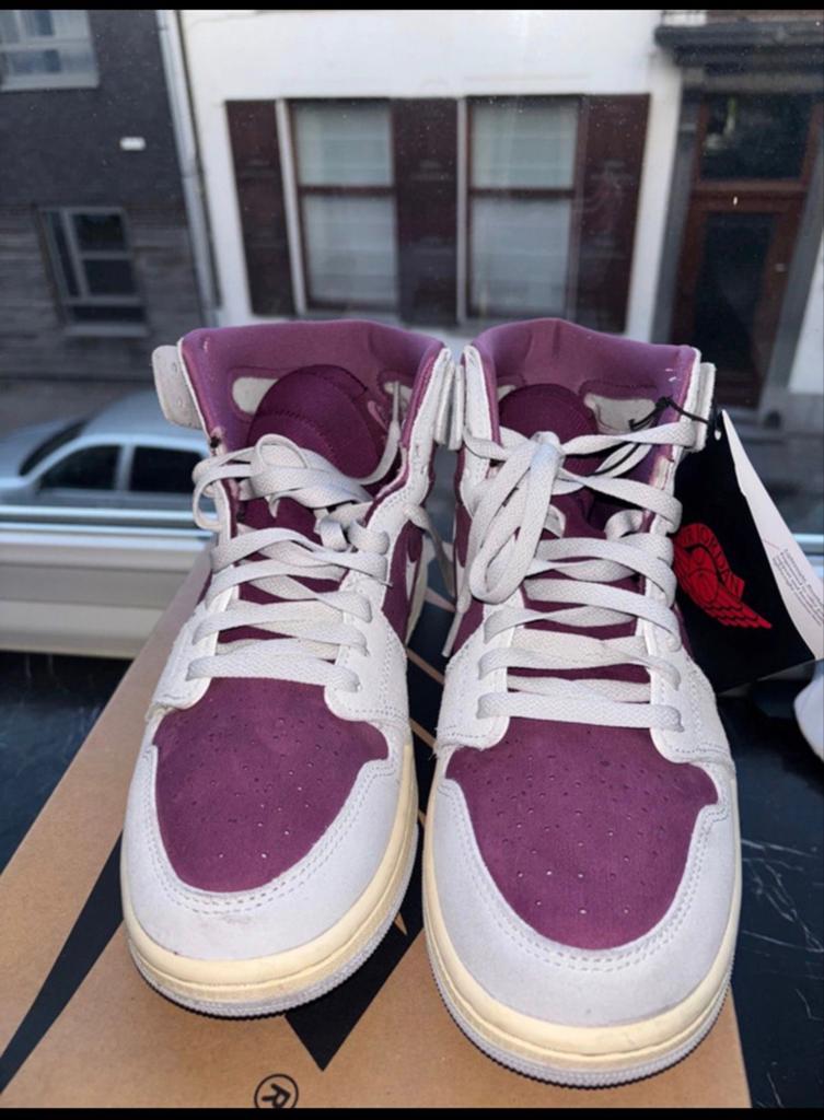 W Air Jordan 1 ZM 40,5, Ophalen of Verzenden, Zo goed als nieuw, Schoenen