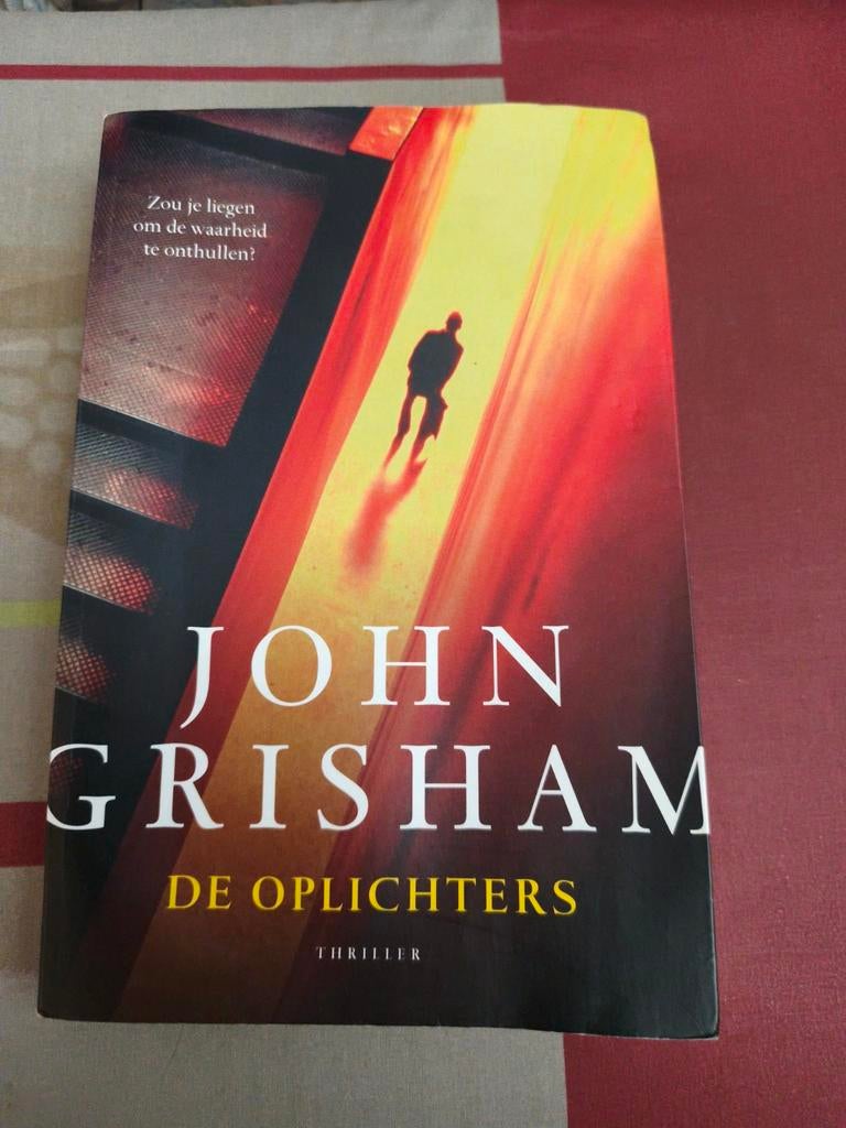 John Grisham - De oplichters, Ophalen of Verzenden, Zo goed als nieuw, John Grisham