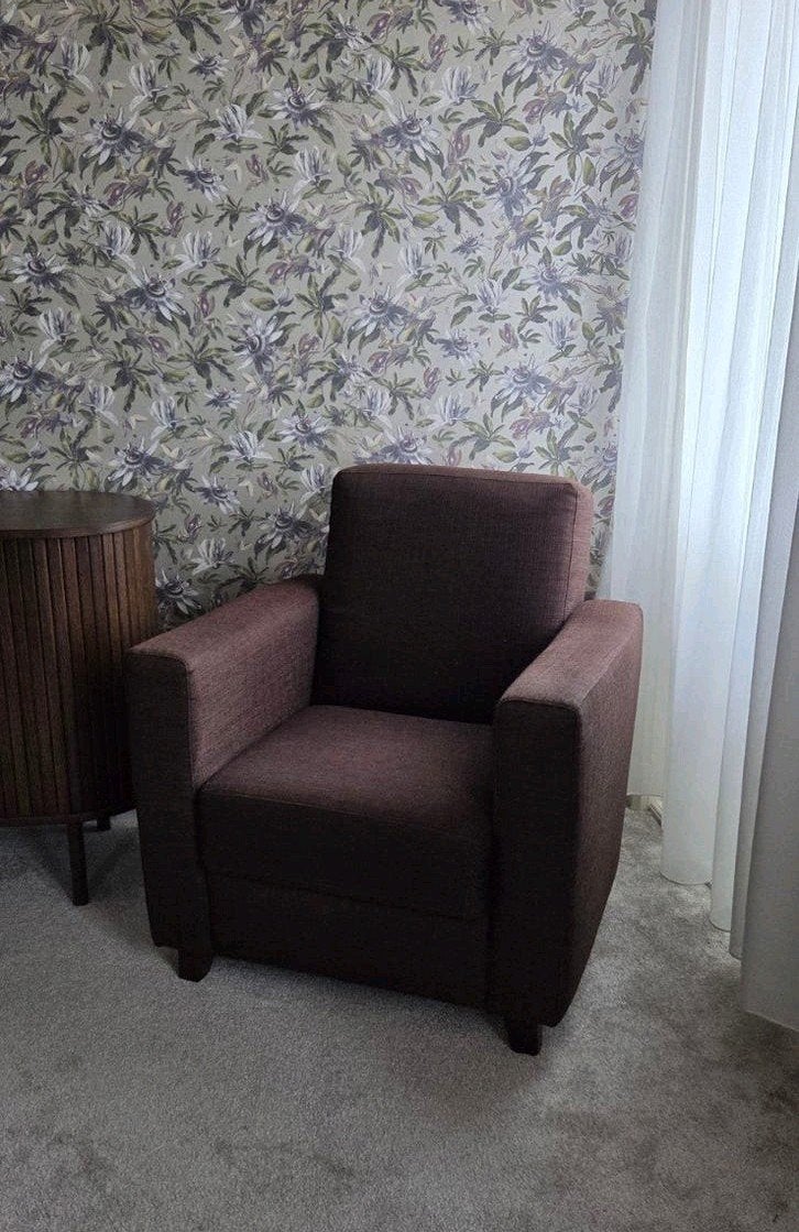 Comfortabele bruine fauteuil, Ophalen, Gebruikt, 75 tot 100 cm, 75 tot 100 cm