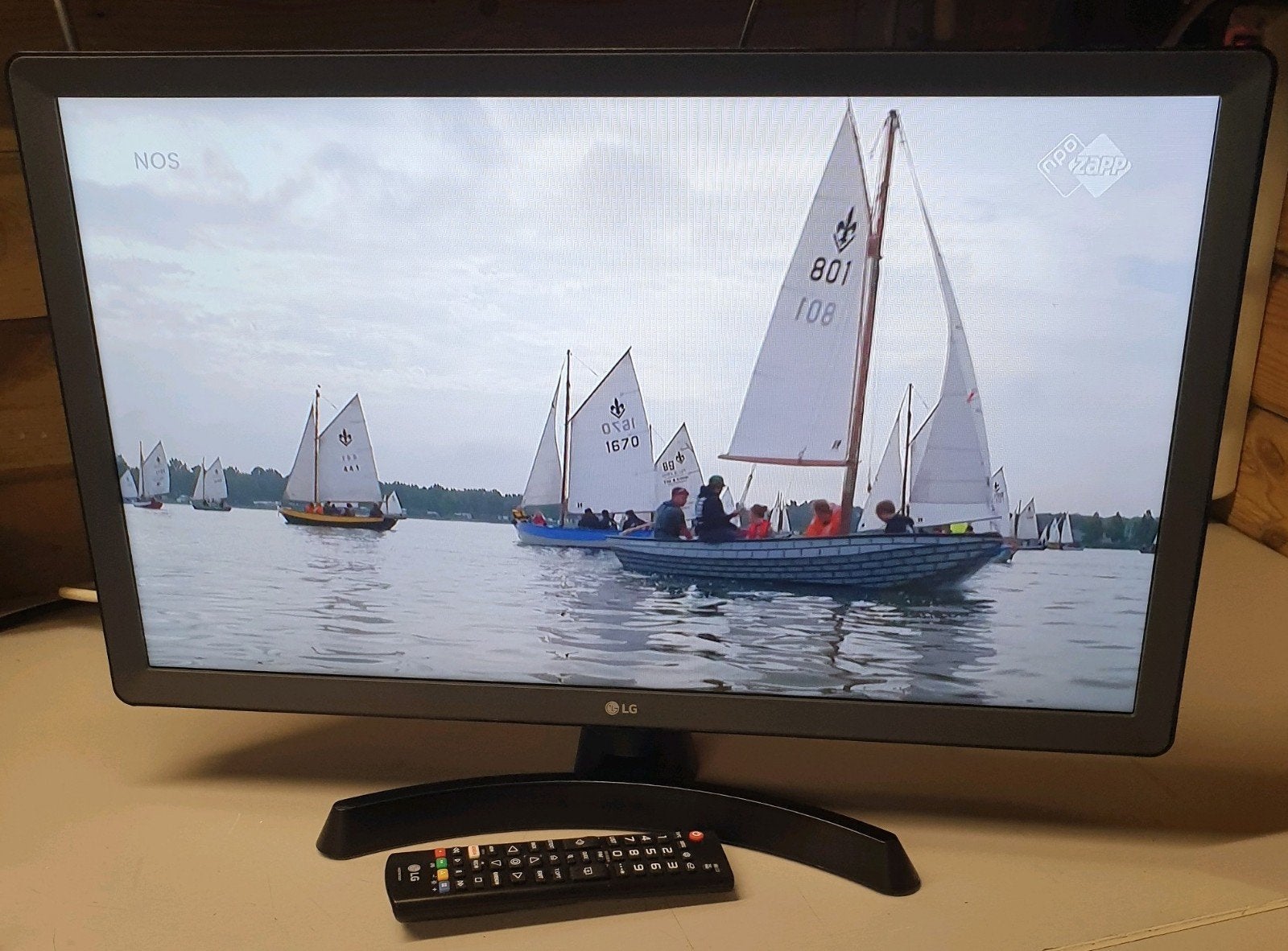 LG monitor tv 24 inch 24tl510v + afstandsbediening, Ophalen of Verzenden