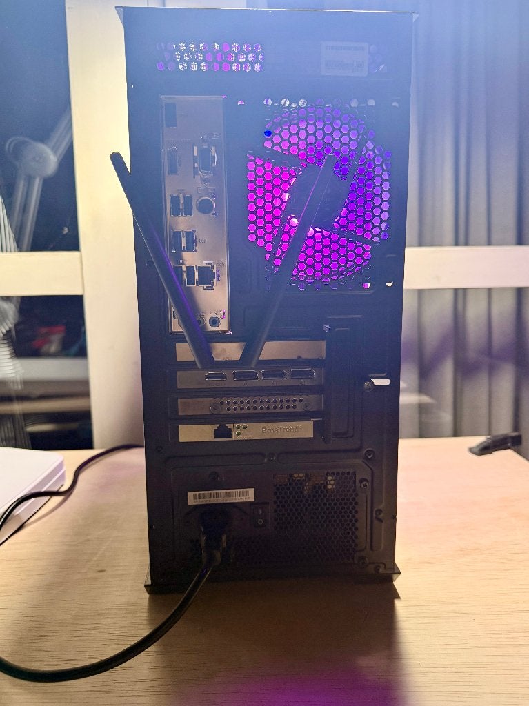 Foto 7 van Gaming PC |Ryzen 7 5700X|RTX 5060|32GB|1TB NVMe| 4 mnd oud