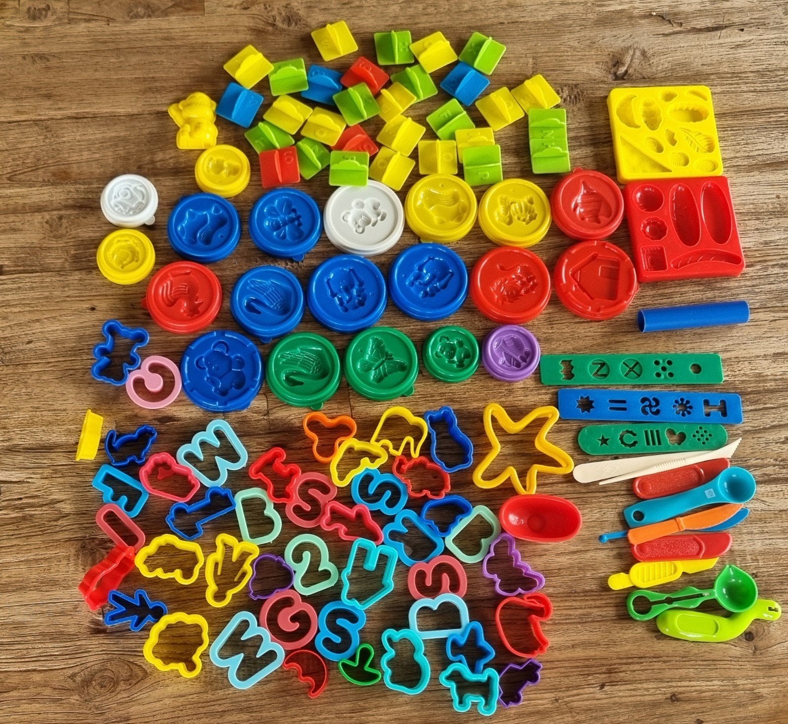 Klei accessoires: vormpjes, stempels en dopjes, Kinderen en Baby's, Speelgoed | Educatief en Creatief, Ophalen of Verzenden, Gebruikt