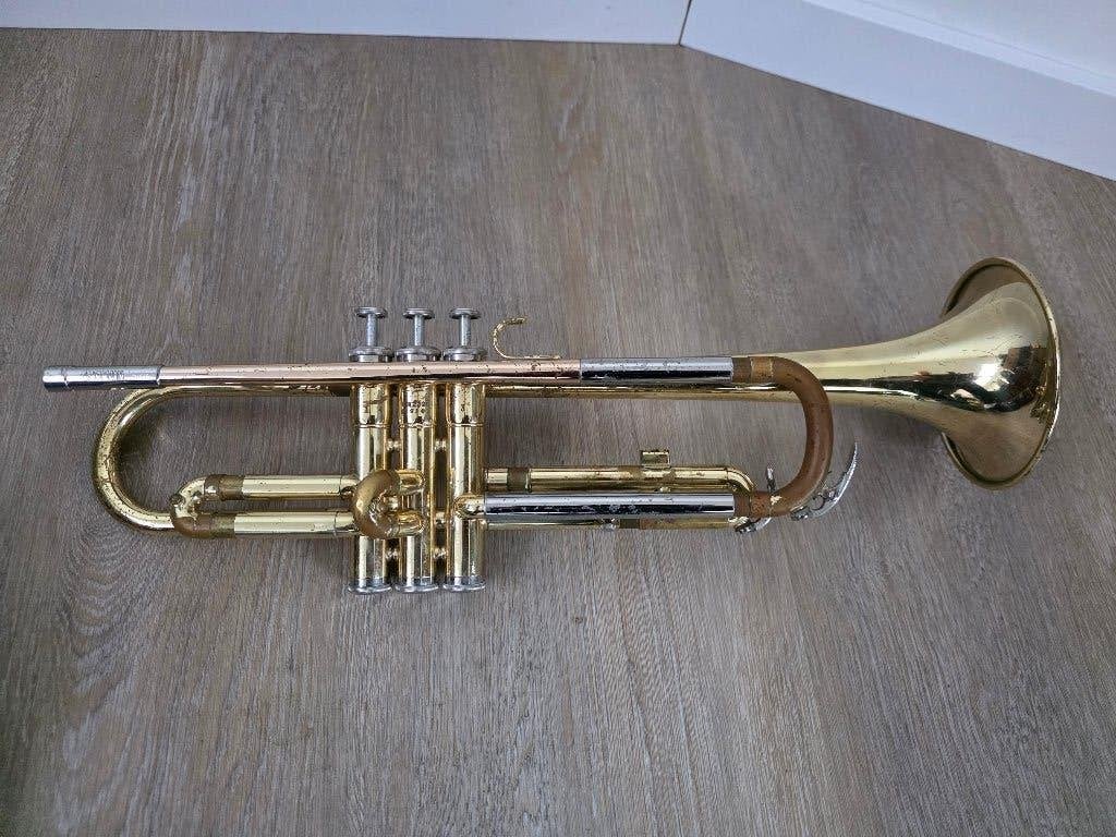 Trompet Yamaha YTR-2320, Muziek en Instrumenten, Ophalen of Verzenden, Gebruikt, Bes-trompet, Met koffer
