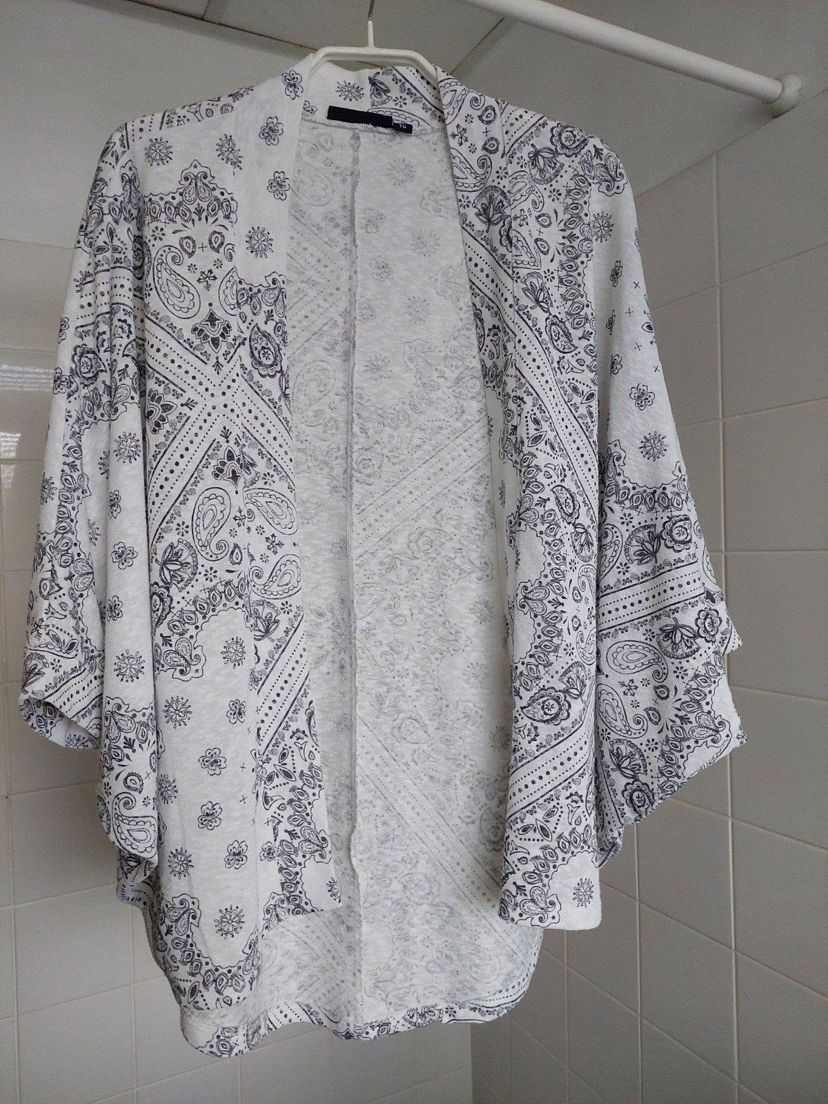 Nieuw Kiabi vestje grijs/wit met 3/4 mouwen, Maat 38/40 (M), Nieuw, Ophalen of Verzenden, Kiabi