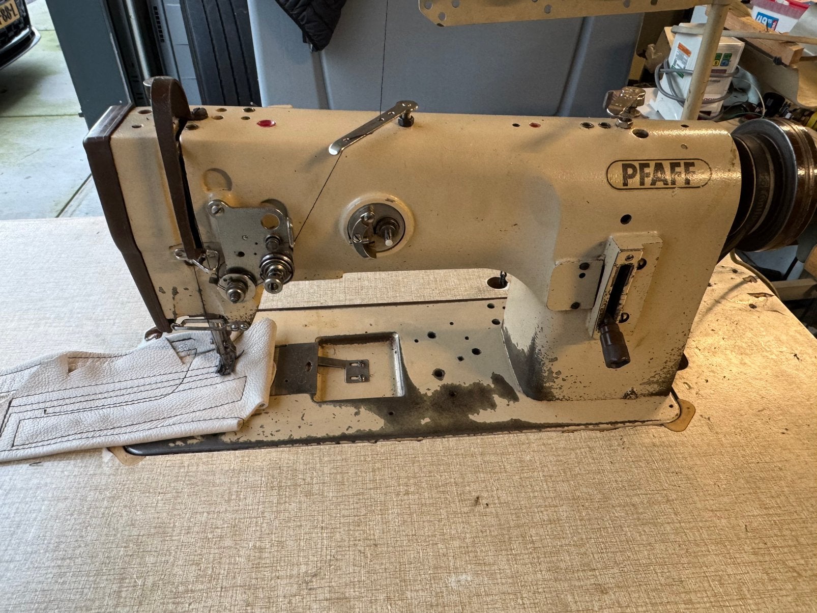 Industriele naaimachine pfaff 1245 3voudig transport 220v, Pfaff, Ophalen of Verzenden, Naaimachine, Pfaff