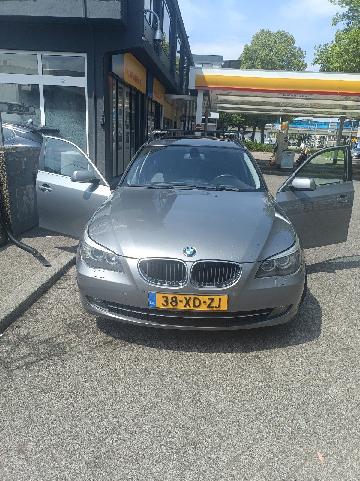 BMW 5-Serie 2.0 520D Touring AUT 2007 Grijs, Auto's, Automaat, Achterwielaandrijving, Zwart, Parkeersensor