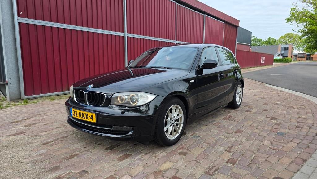 BMW 1-Serie 2.0 118I 5DR 2011 Zwart, Auto's, 1-Serie, Euro 5, Achterwielaandrijving, 1995 cc
