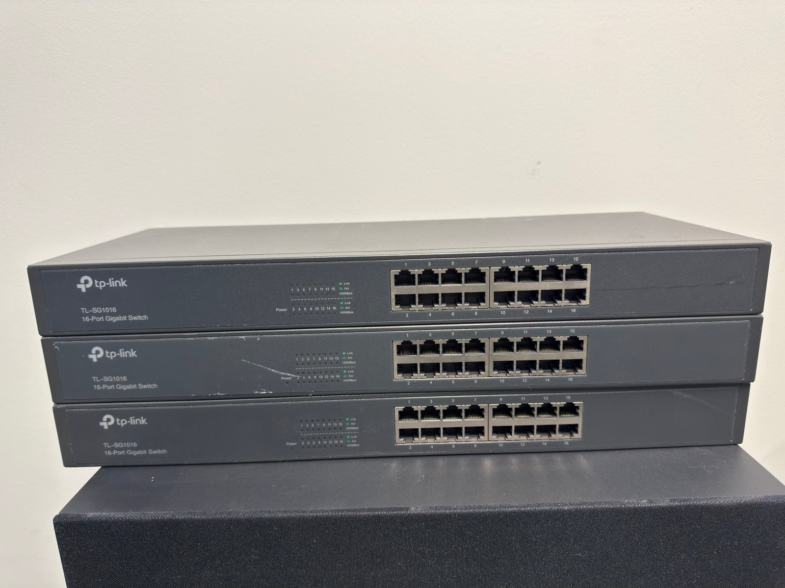 3x TP-Link TL-SG1016 16-Poorts Gigabit Switch Rack Formaat, Computers en Software, Ophalen of Verzenden, Gebruikt