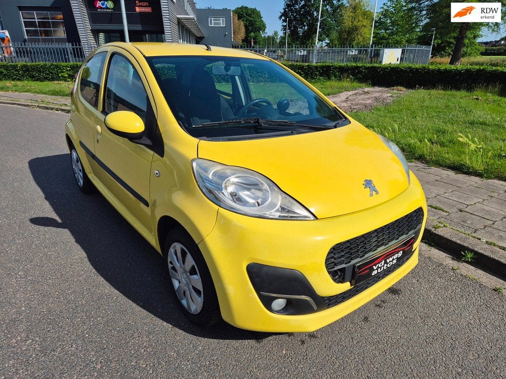 Peugeot 107 1.0 Active 5 deurs, Voorwielaandrijving, Euro 5, Gebruikt, 4 stoelen