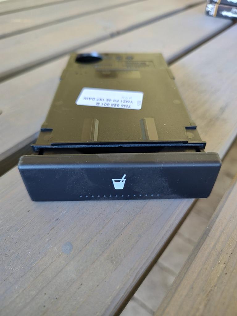 Originele Audi VW Bekerhouder - Nieuw, Auto-onderdelen, Ophalen of Verzenden, Nieuw, Audi