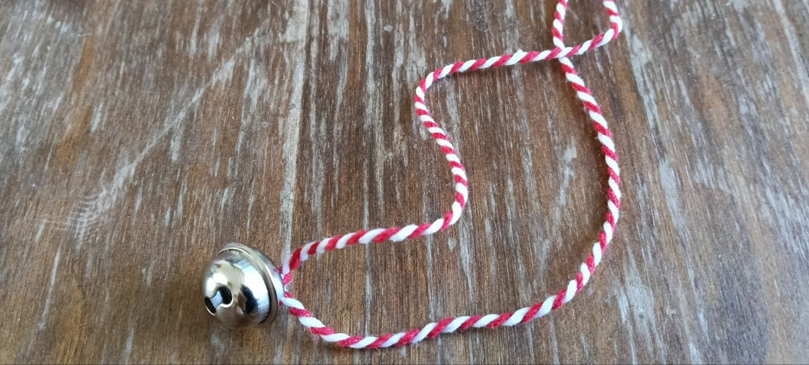 Set van 33 belletjes met rood-wit touw, Ophalen of Verzenden, Nieuw