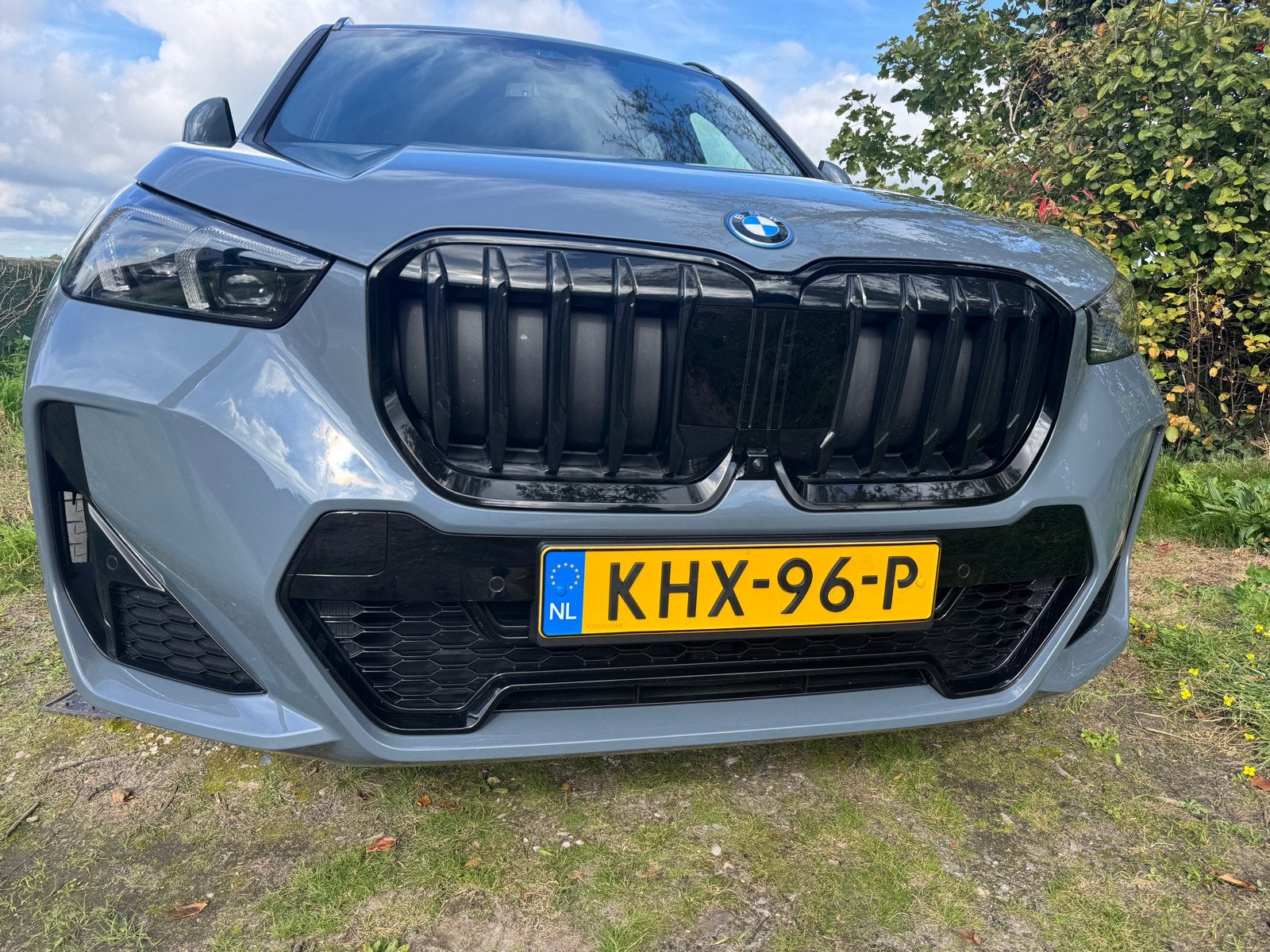 BMW X1 M Sport Pro Hybride Alle Opties 2026, 136 pk, Vierwielaandrijving, 3 cilinders, Zilver of Grijs