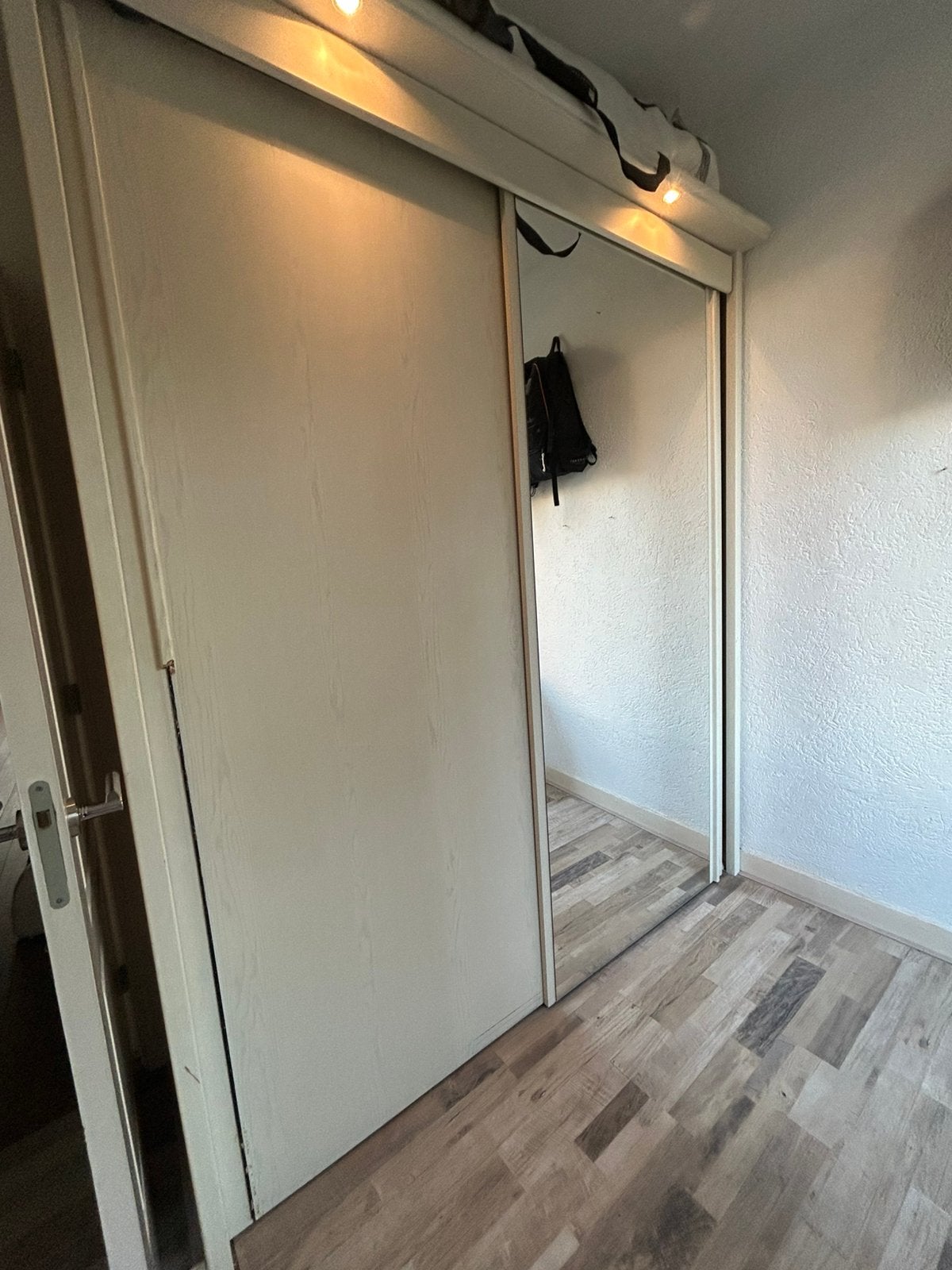 Ruime Pax kast, schuifdeuren  200x240 cm spiegel en spotjes, Huis en Inrichting, Ophalen of Verzenden, Gebruikt, 50 tot 75 cm