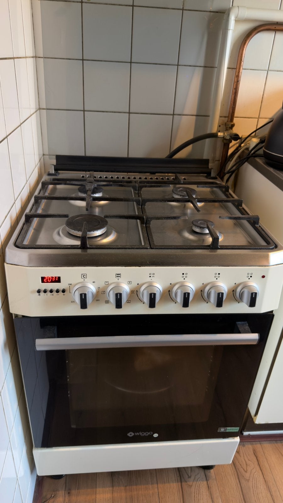 Gasfornuis te koop, Witgoed en Apparatuur, Fornuizen, Ophalen, 4 kookzones, Zo goed als nieuw, Gas