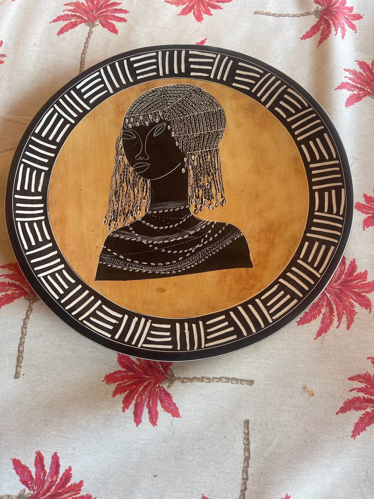 Decoratieve Afrikaanse schaal met vrouwenportret, Bruin, Afrika, Overige typen, Handgemaakt