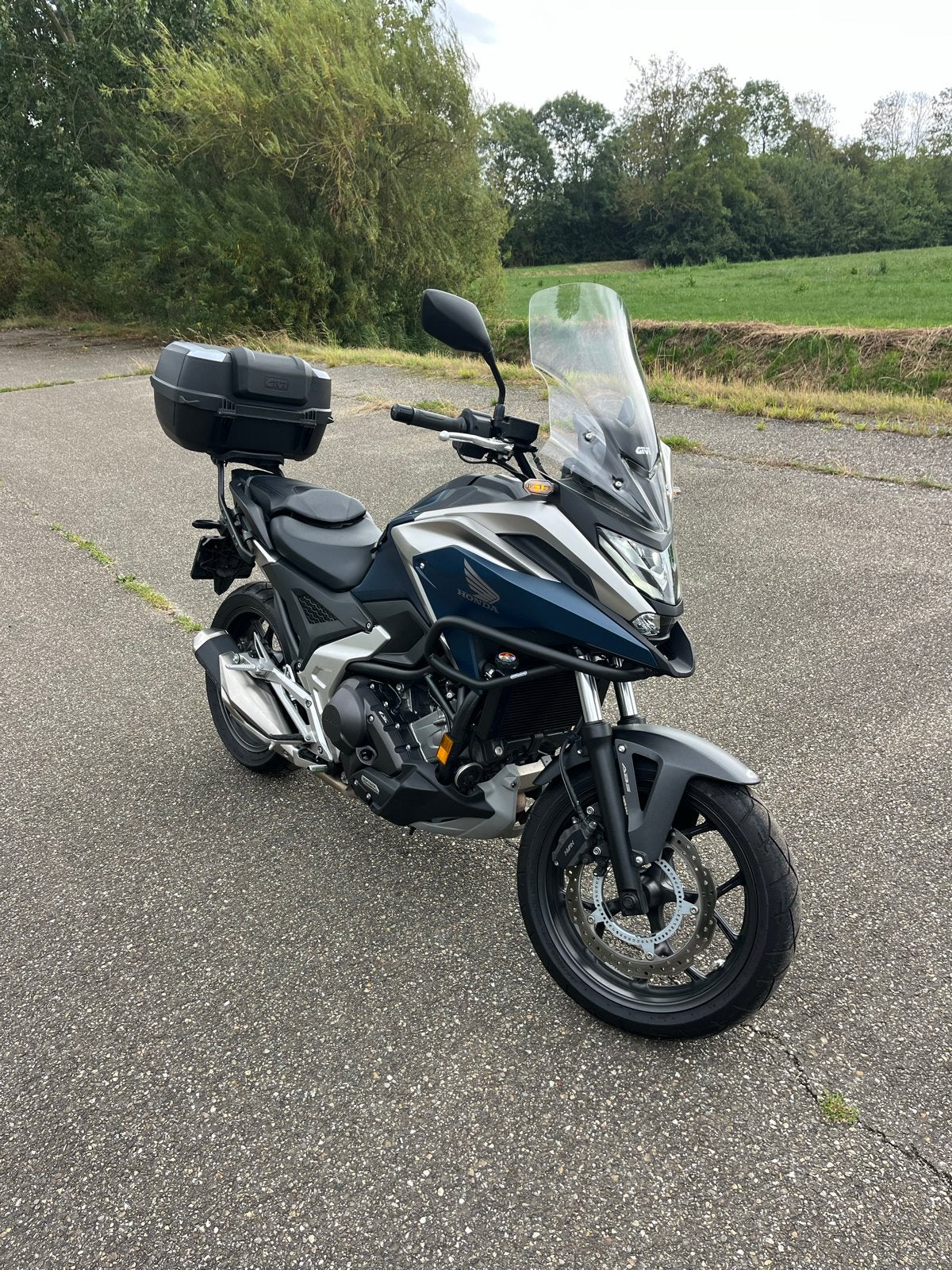 Honda NC750X DCT -  2023 toermotor met lage km stand 5095, Gebruikt, Particulier, Toermotor, Automaat