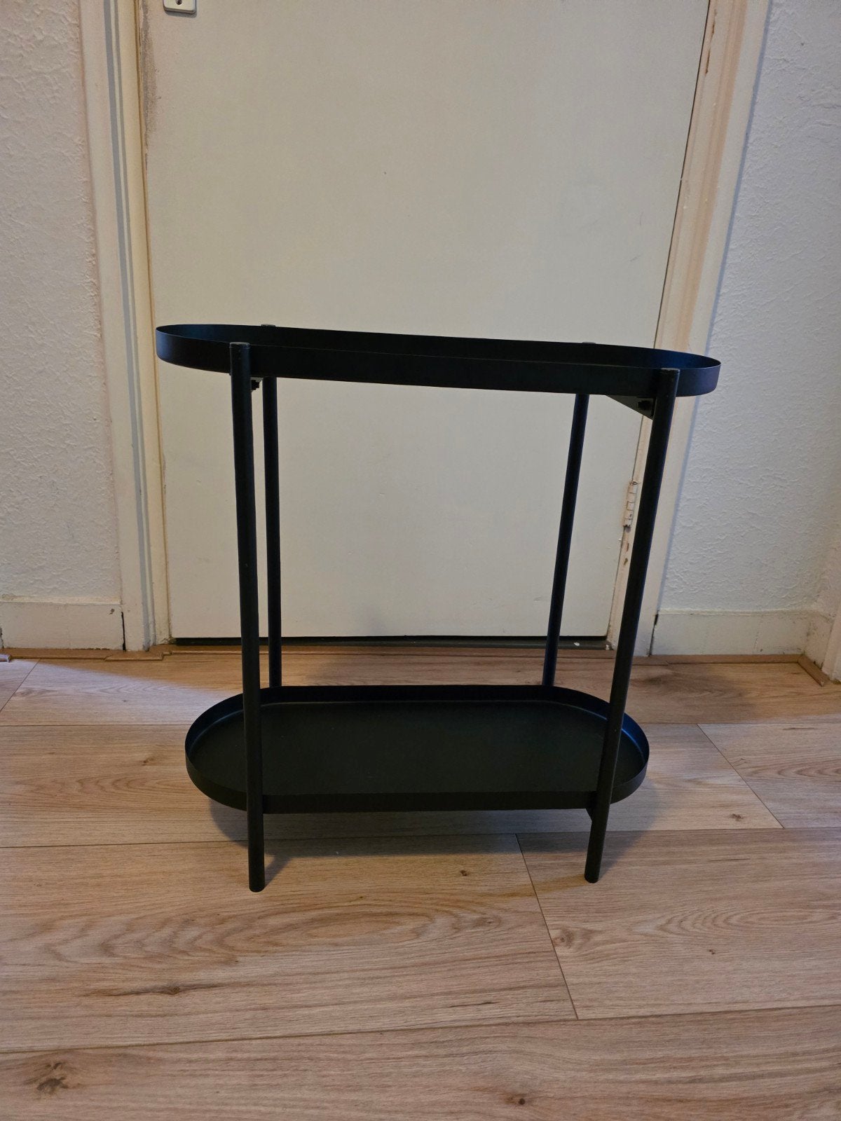 Zwart ovaal bijzettafeltje met twee niveaus, Metaal of Aluminium, 55 tot 75 cm, Zo goed als nieuw, Modern