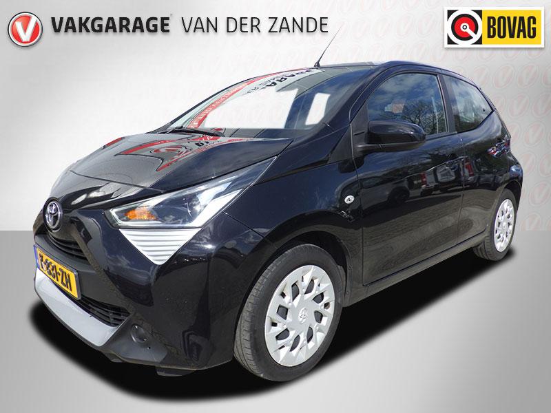 Toyota Aygo 1.0 VVT-i x-play Airco, Carplay, 5 DRS NL/NAP!, Auto's, Toyota, Voorwielaandrijving, Gebruikt, Euro 6, 4 stoelen